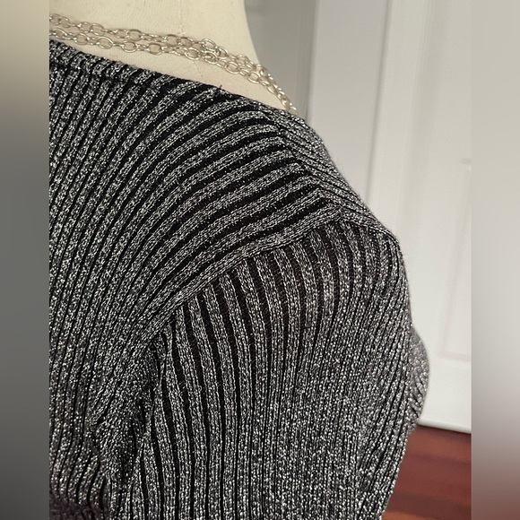 H&M Divided | Size M | Silver Metallic Sparkly Long Sleeve V Neck Top - Picture 8 of 13